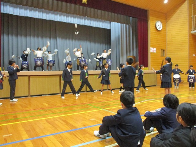 発表朝会で全校にはやし田を見てもらいました。